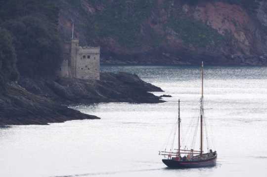 10 April 2021 - 09-30-50

----------------
Barge Leader heads out of Dartmouth
